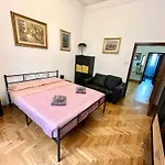 Lungarno Apartment